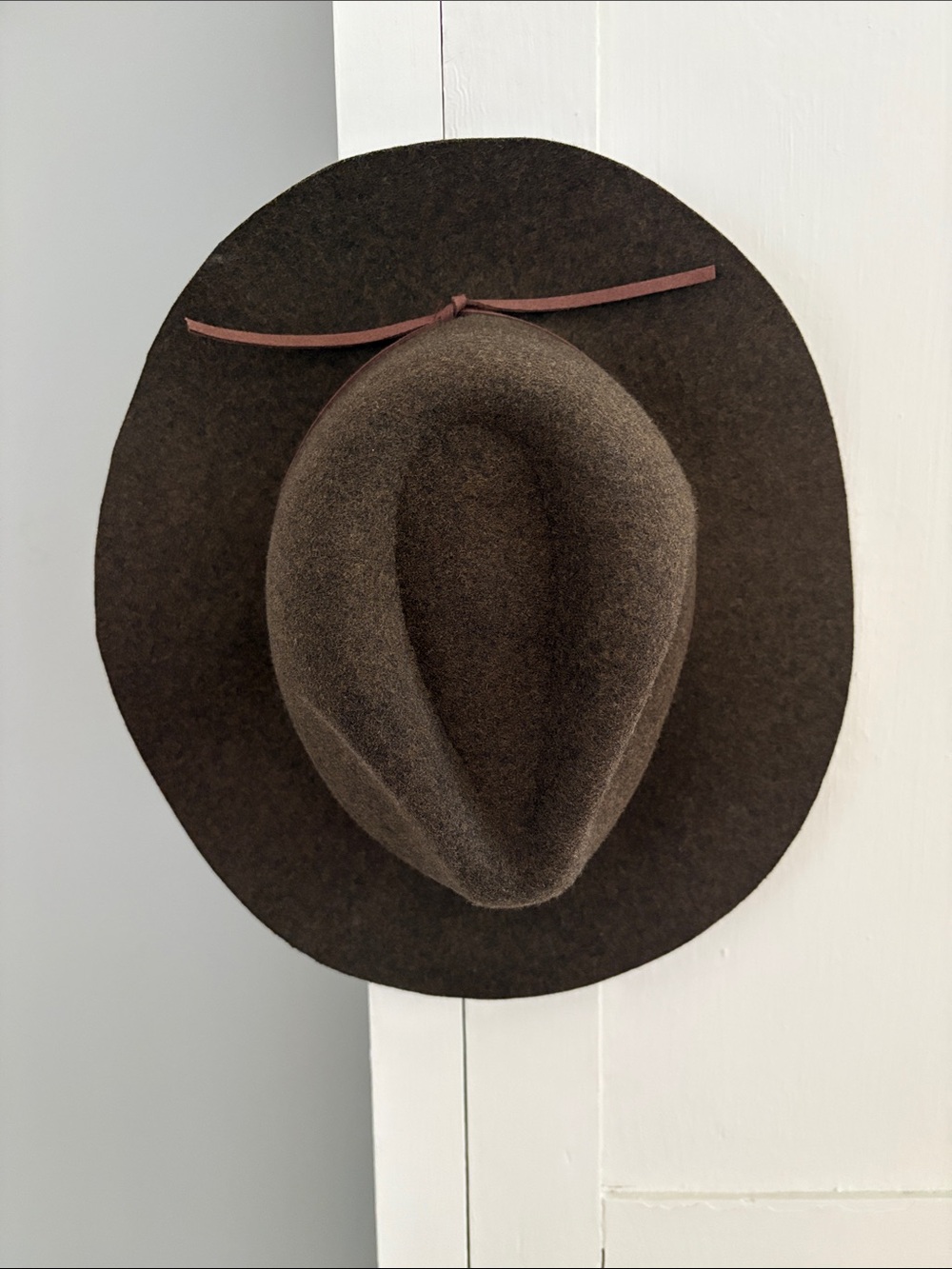 Like new, Classic Brown/green Felt Wide-Brim Hat
